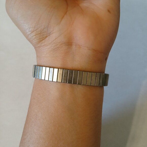 Vintage Remington Elegant Gold Tone Stretch Band Quartzarama Watch Japan Movt - Picture 5 of 10